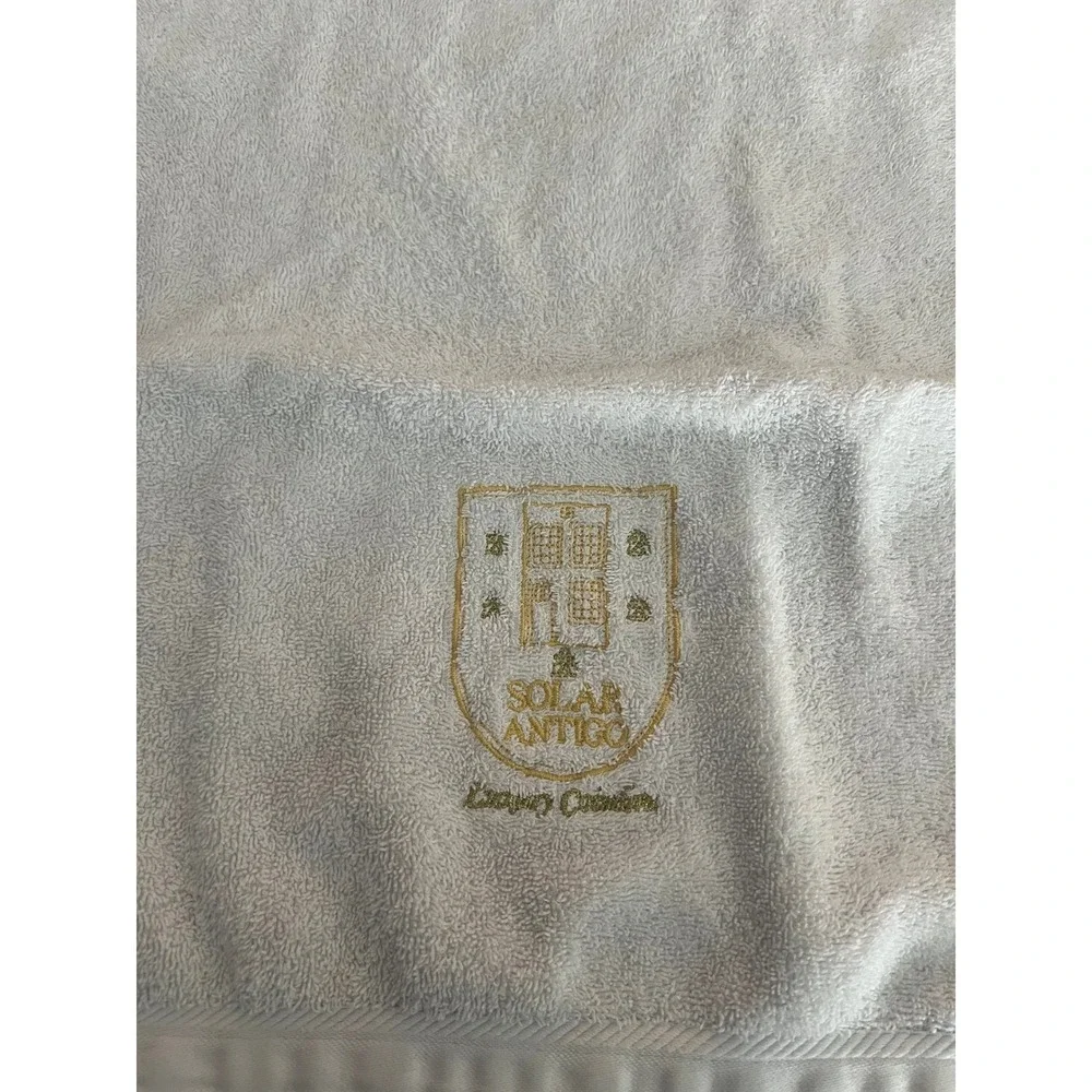 BGEUROPE Solar Antigo Luxury Coimbra White Gold Embroidered Hand Towel (1143)